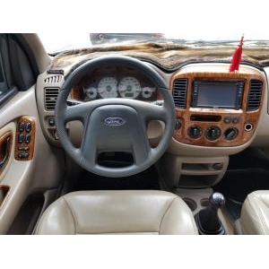 Ford Escape
 XLT 2004