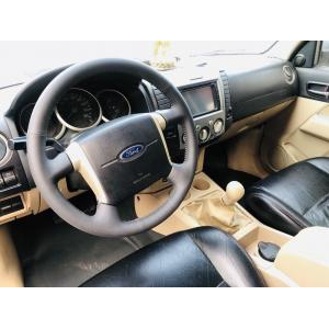 Ford Everest
 D 2009