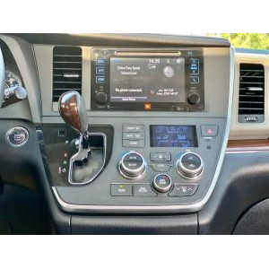 Toyota Sienna
 Limited FWD 2015