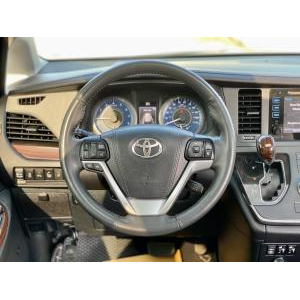 Toyota Sienna
 Limited FWD 2015