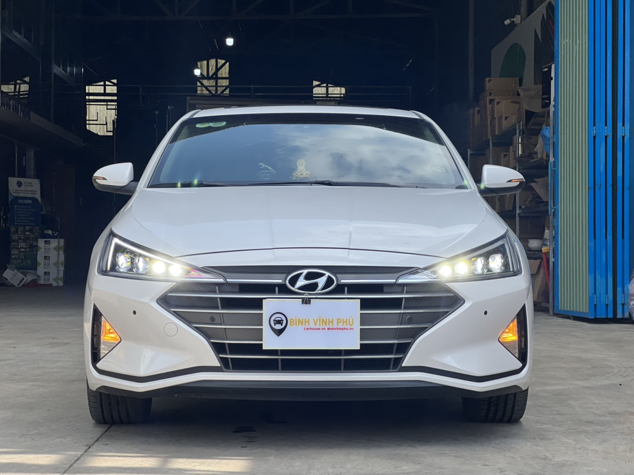 Hyundai Elantra 2021  Màu trắng giá chỉ 605 triệu